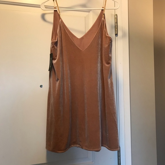 Velvet dress. Brunette the Label - Picture 2 of 4